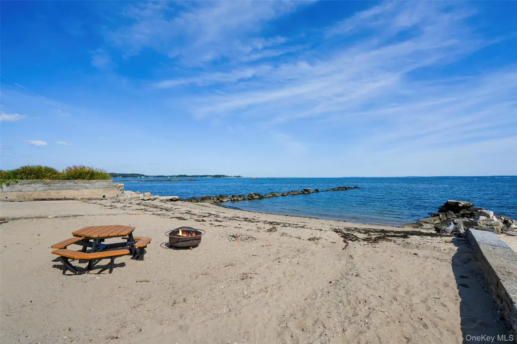 1015 Seven Oaks Lane Mamaroneck NY 10543