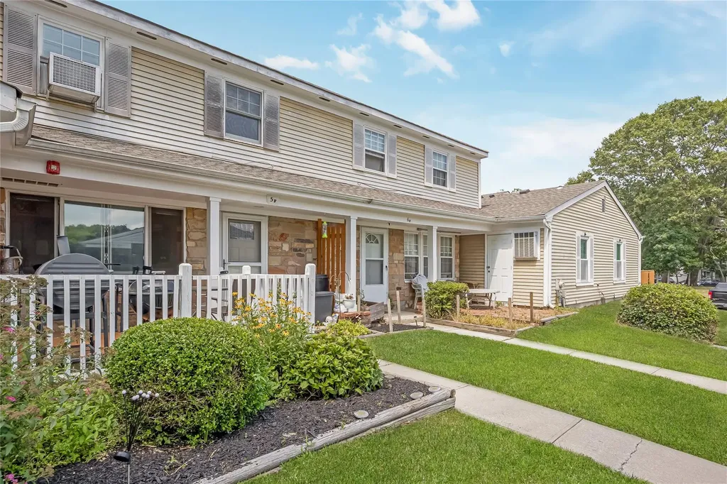 5F Valley Forge Court Ridge NY 11961