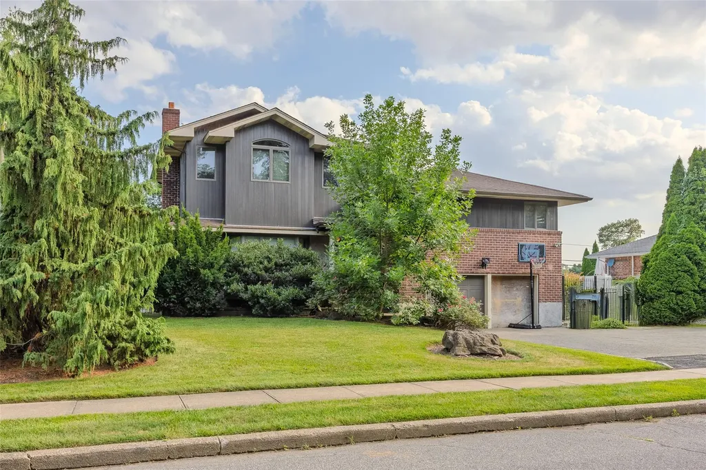 31 Morris Drive Syosset NY 11791