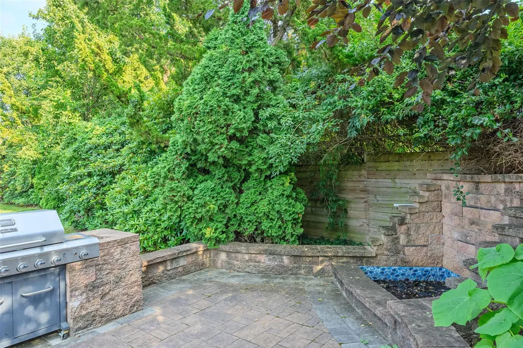 31 Morris Drive Syosset NY 11791