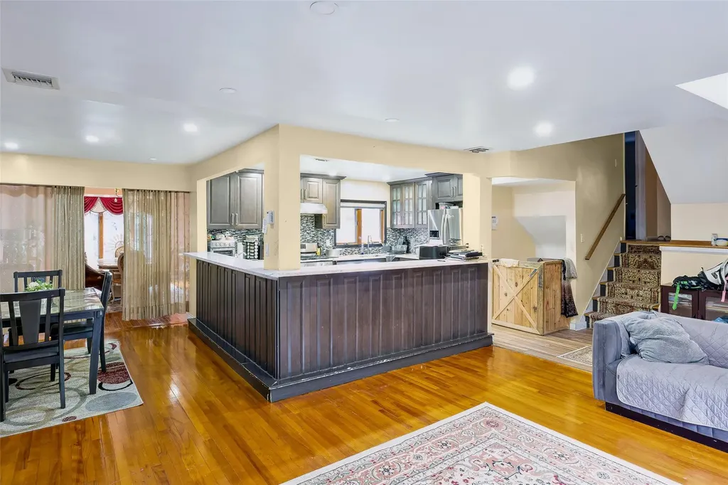 31 Morris Drive Syosset NY 11791
