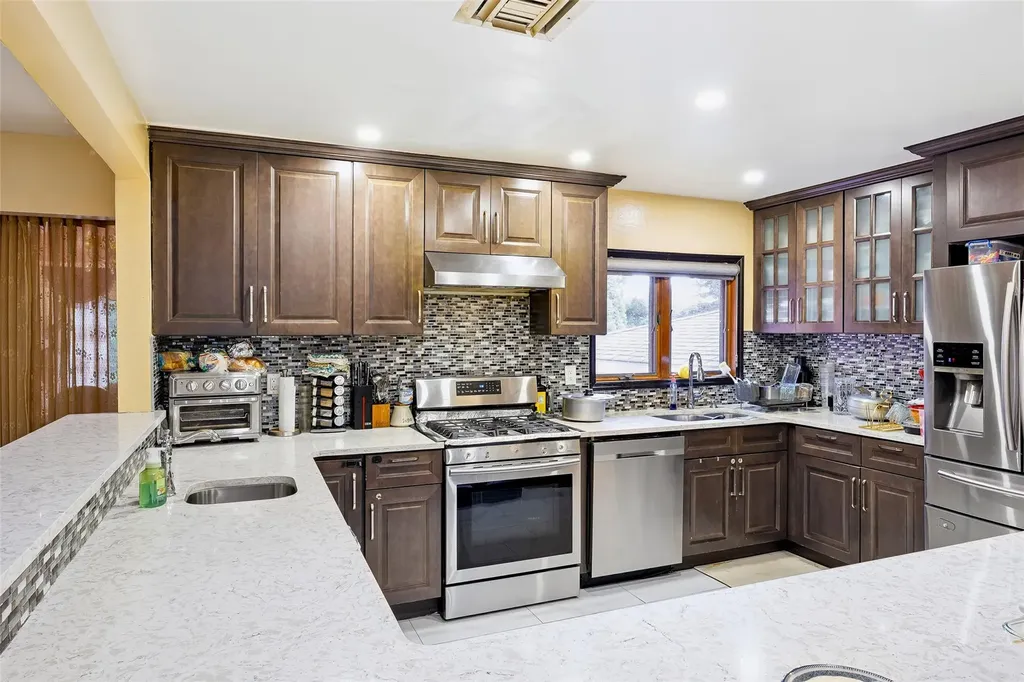 31 Morris Drive Syosset NY 11791