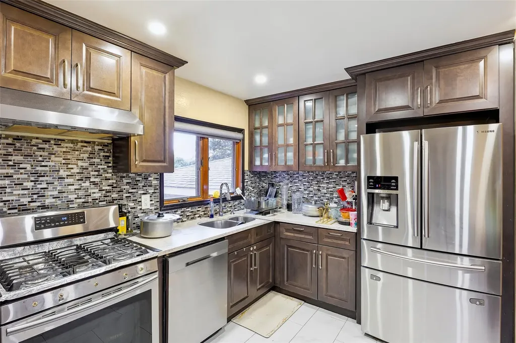 31 Morris Drive Syosset NY 11791