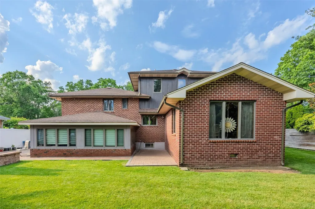 31 Morris Drive Syosset NY 11791