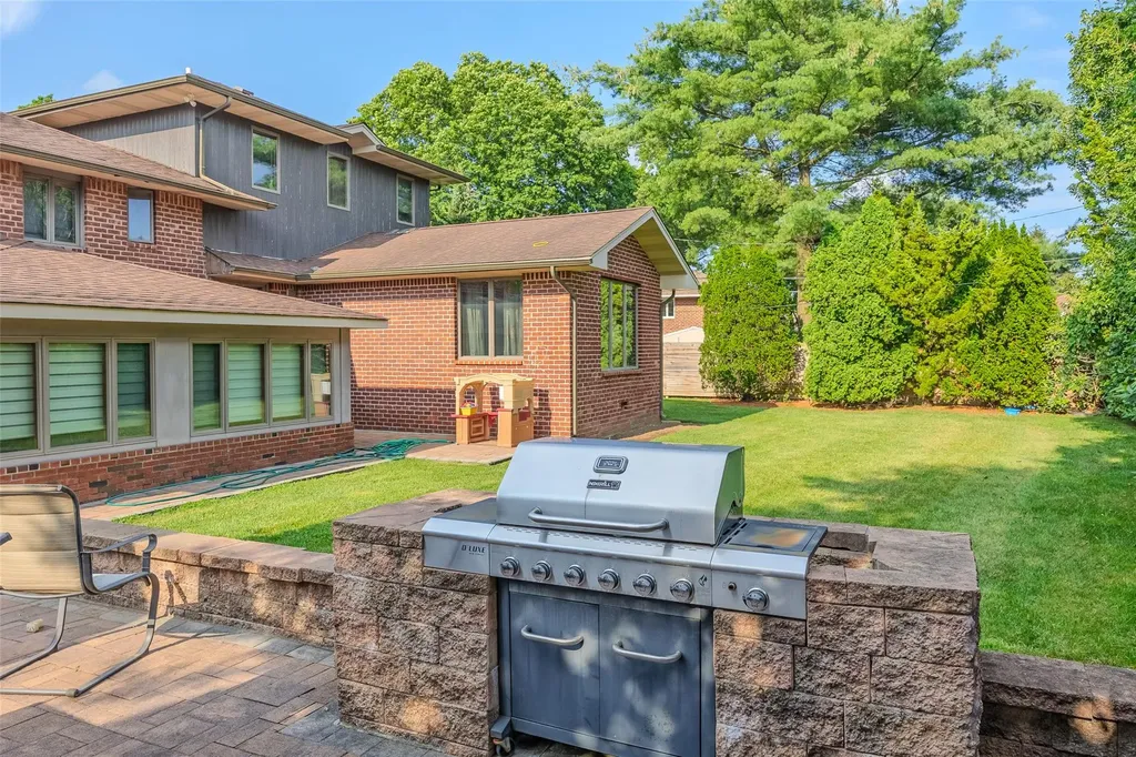 31 Morris Drive Syosset NY 11791
