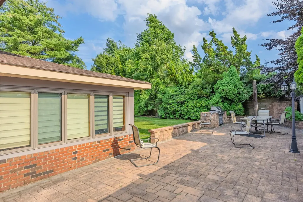 31 Morris Drive Syosset NY 11791