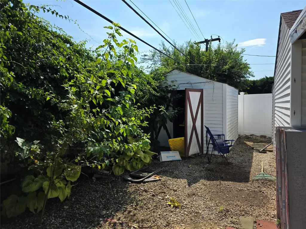 8 Reading Lane Bethpage NY 11714