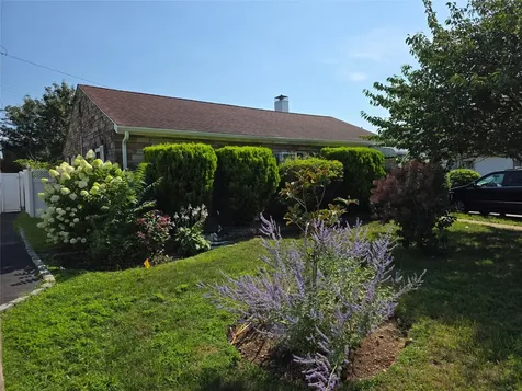 8 Reading Lane Bethpage NY 11714