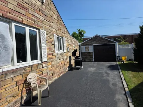 8 Reading Lane Bethpage NY 11714