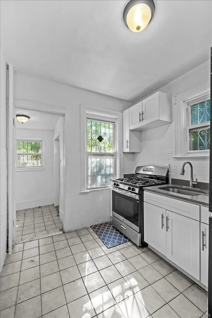 452 Howe Avenue Bronx NY 10473