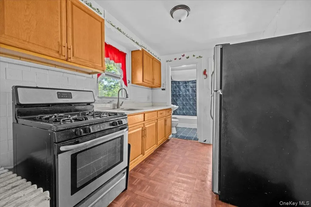 452 Howe Avenue Bronx NY 10473