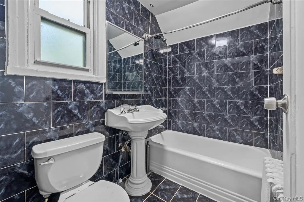 452 Howe Avenue Bronx NY 10473