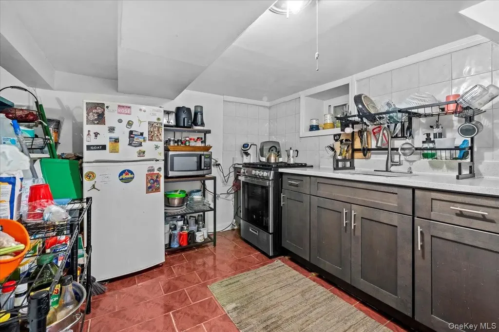 452 Howe Avenue Bronx NY 10473