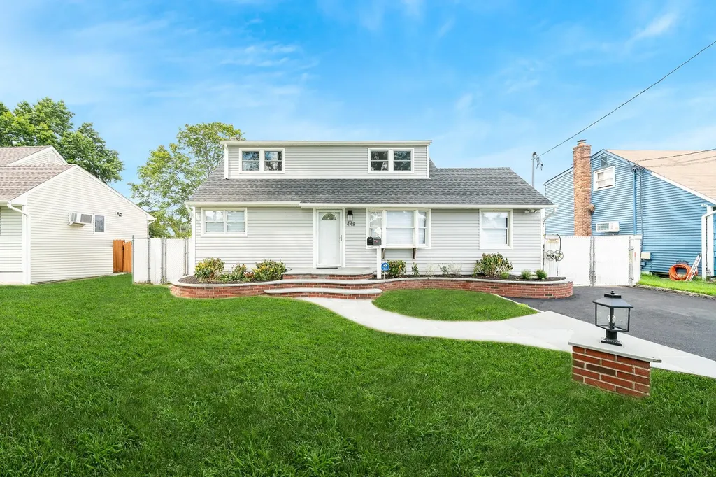 448 37th Street Lindenhurst NY 11757