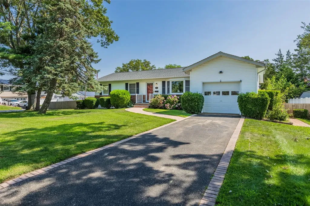 70 11th Avenue West Babylon NY 11704