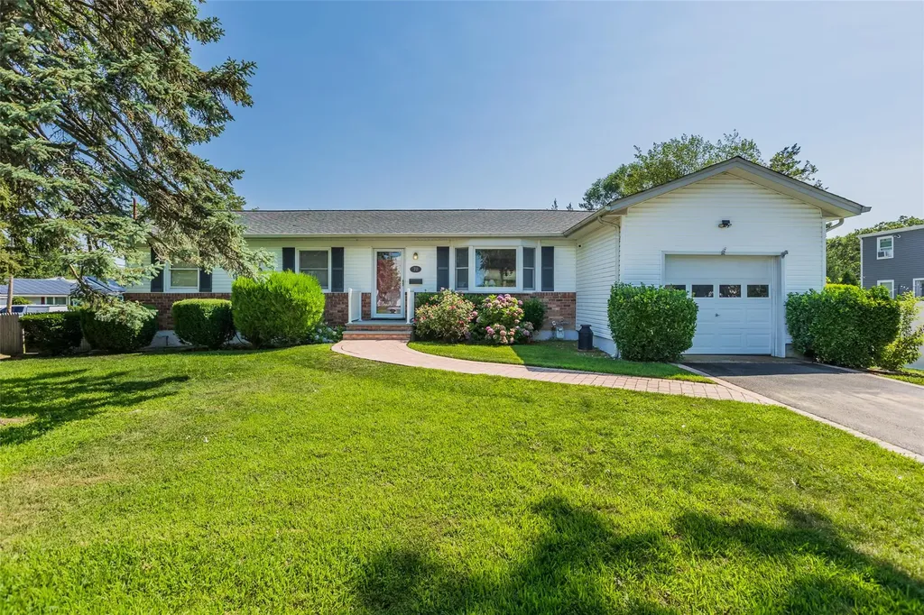 70 11th Avenue West Babylon NY 11704