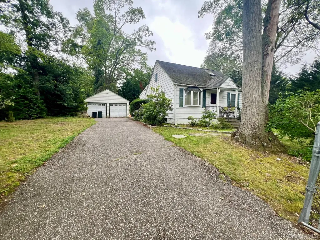 100 Maple Lane Medford NY 11763
