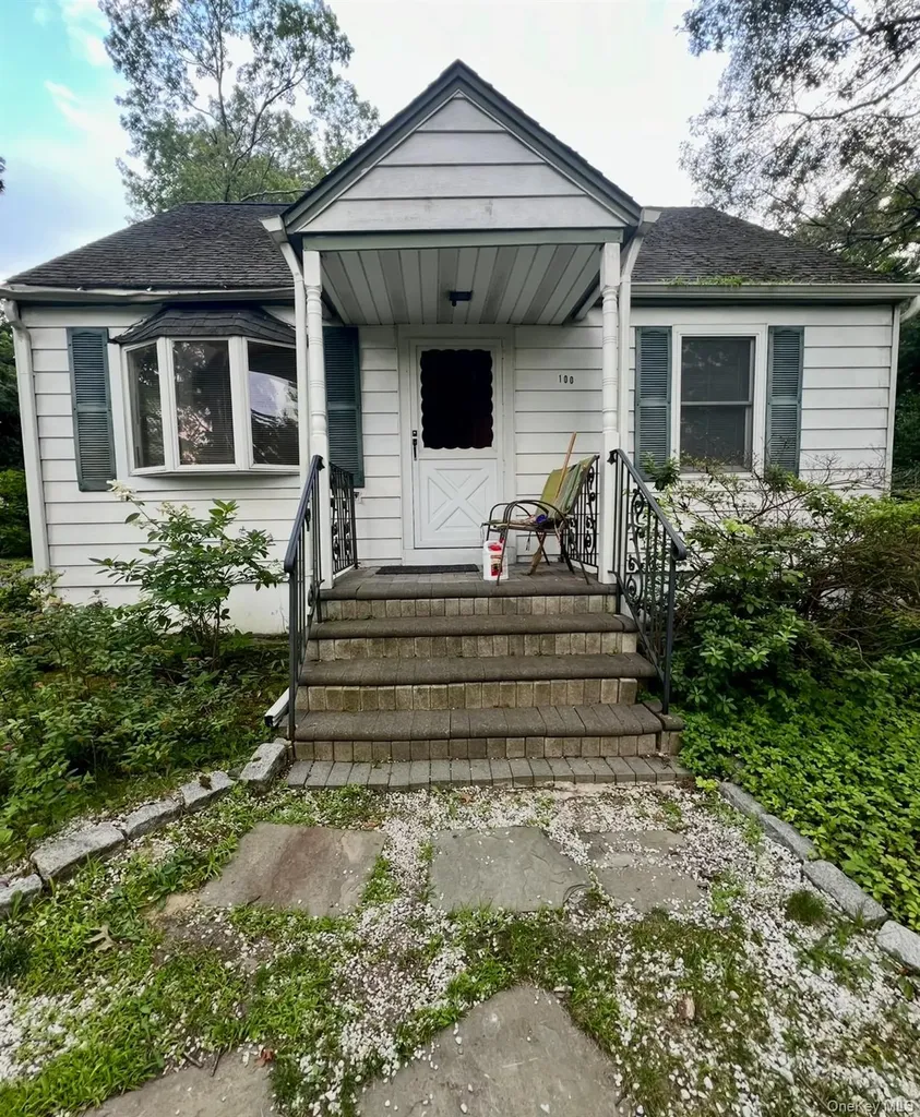 100 Maple Lane Medford NY 11763