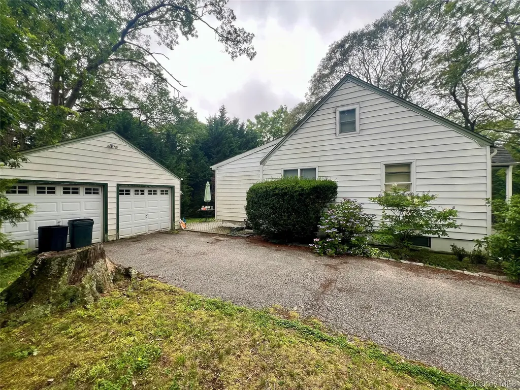100 Maple Lane Medford NY 11763