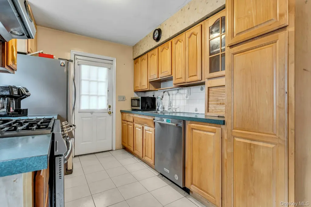 35 Willits Road Glen Cove NY 11542
