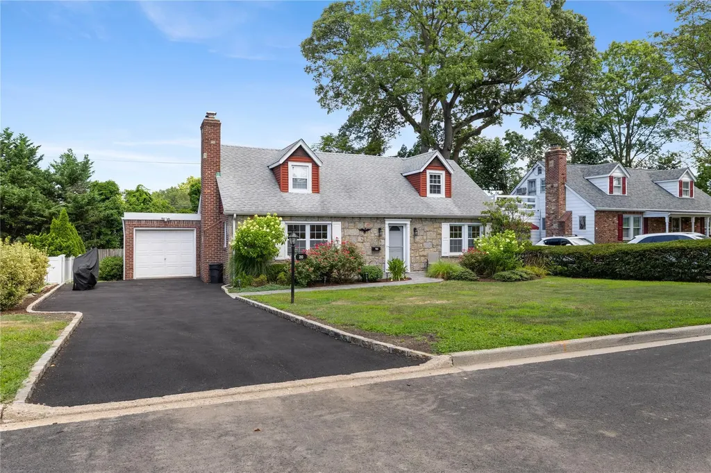 20 Glen Lane Glen Head NY 11545