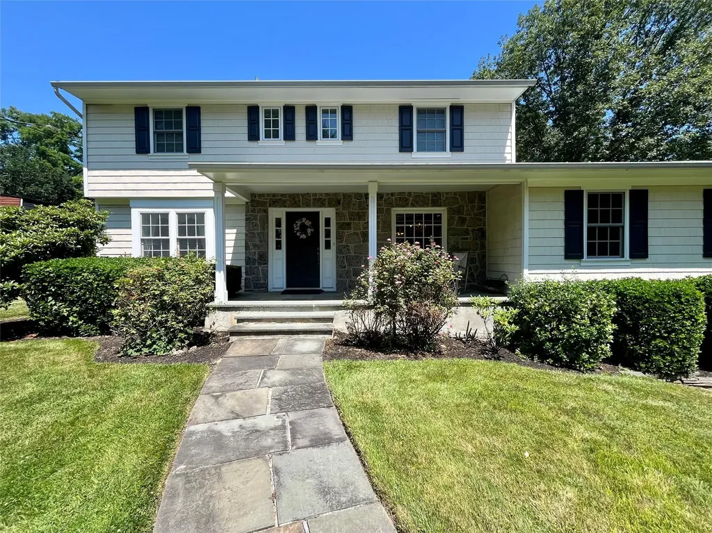 17 Bittersweet Lane Glen Cove NY 11542