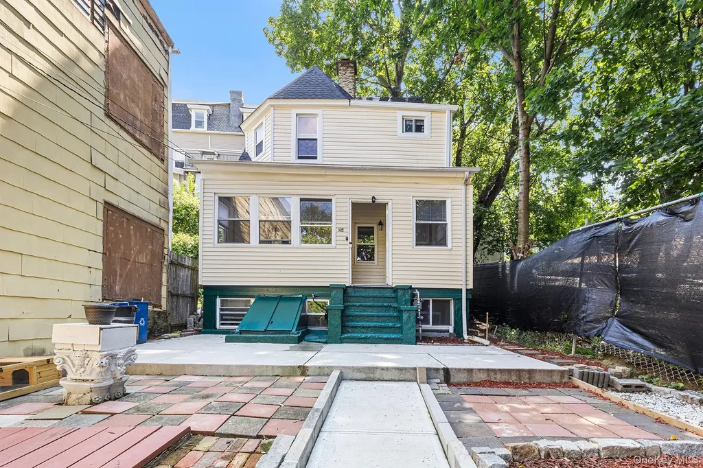 264 Woodworth Avenue Yonkers NY 10701