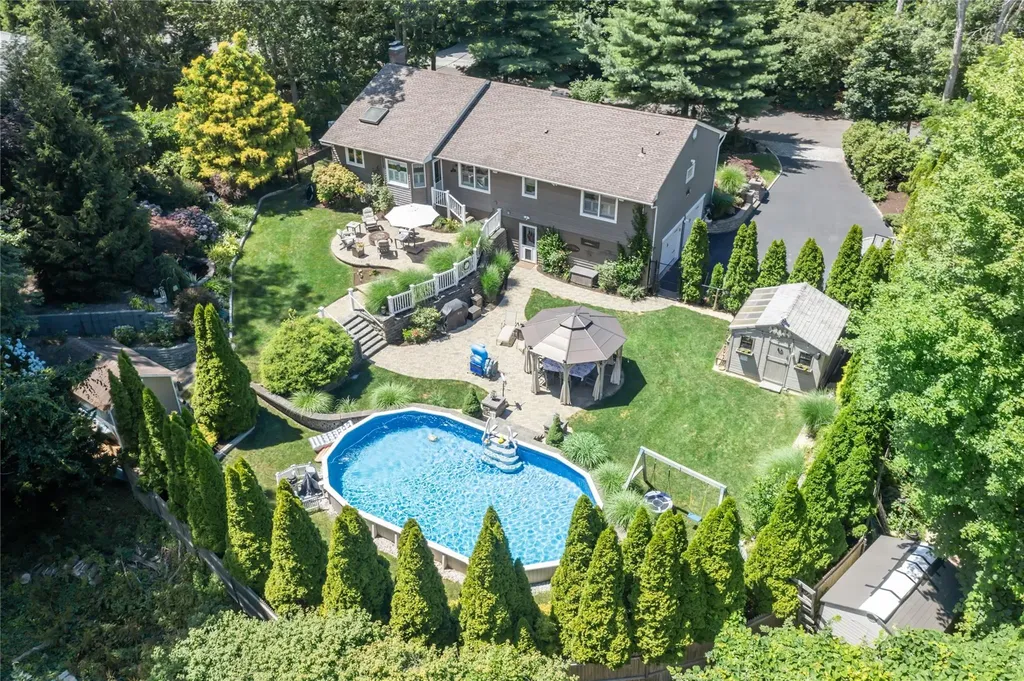 4 Suffolk Down Shoreham NY 11786