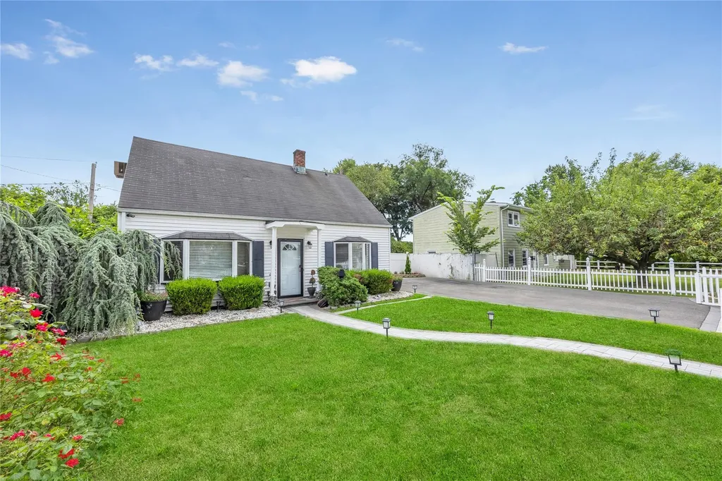 71 Slate Lane Levittown NY 11756