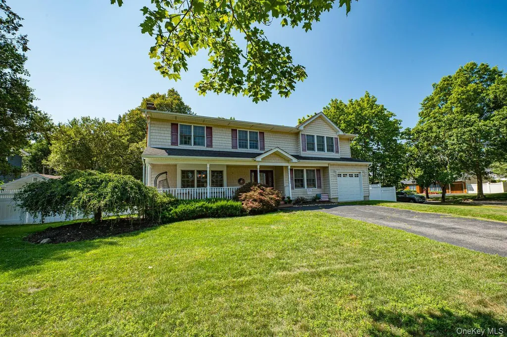 46 Plane Tree Lane Saint James NY 11780