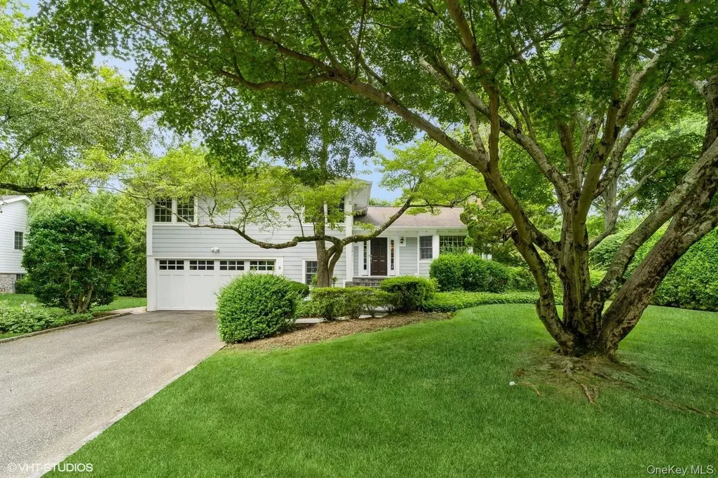 2 Pinewood Road Roslyn NY 11576