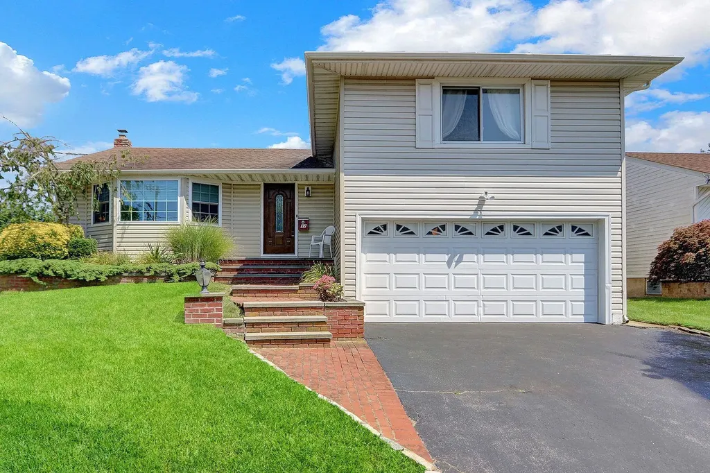37 Lakeshore Boulevard Massapequa NY 11758