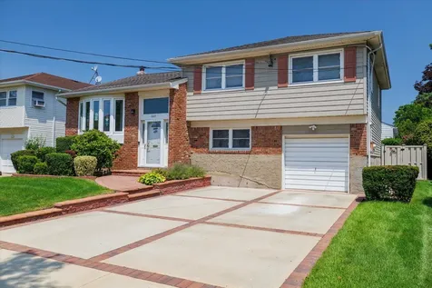 689 Allwyn Street Baldwin NY 11510