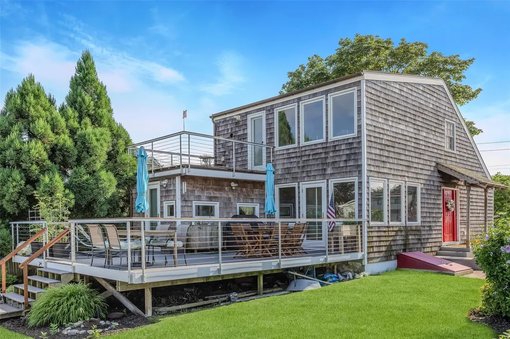 253 West Drive Copiague NY 11726