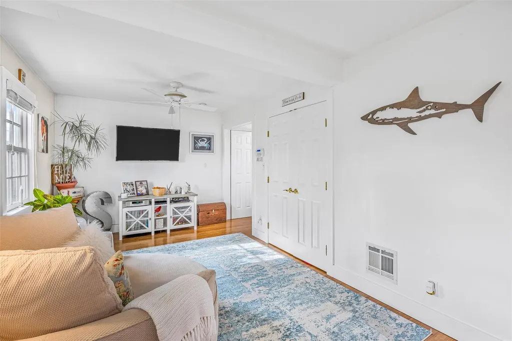 253 West Drive Copiague NY 11726