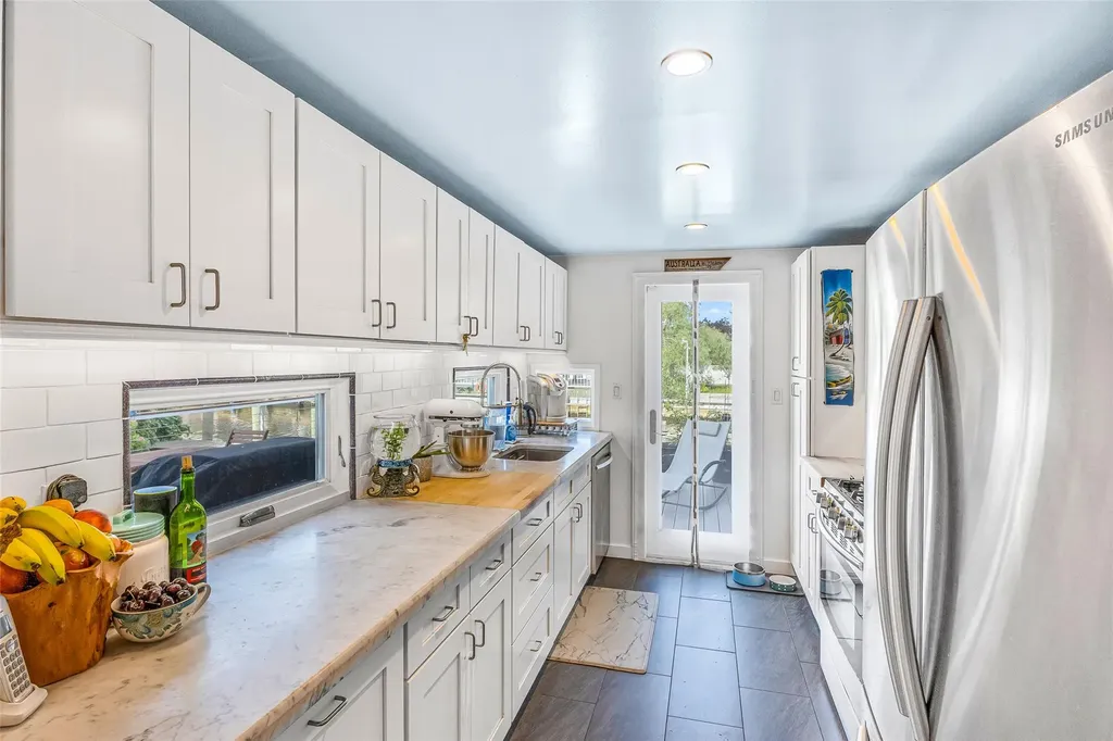 253 West Drive Copiague NY 11726