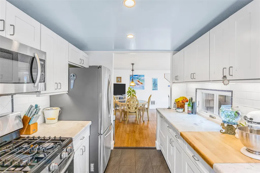 253 West Drive Copiague NY 11726