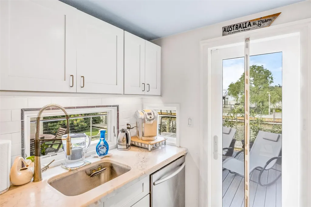 253 West Drive Copiague NY 11726