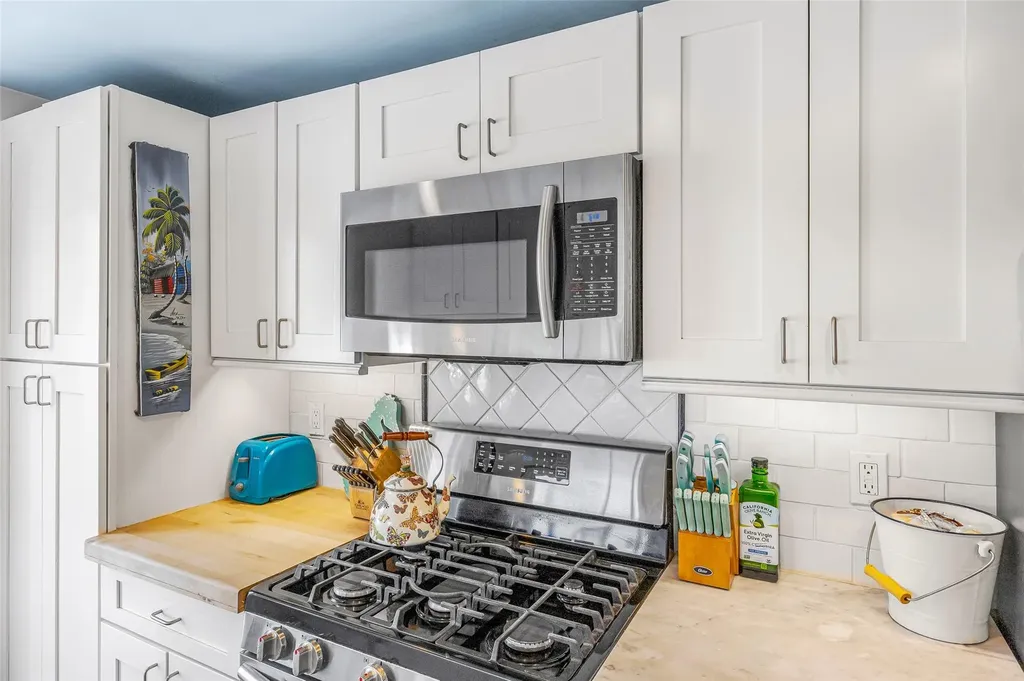 253 West Drive Copiague NY 11726