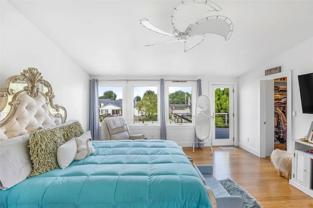 253 West Drive Copiague NY 11726