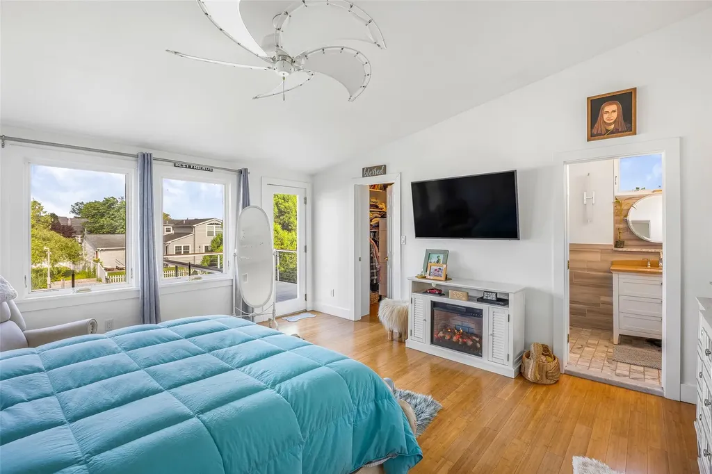 253 West Drive Copiague NY 11726