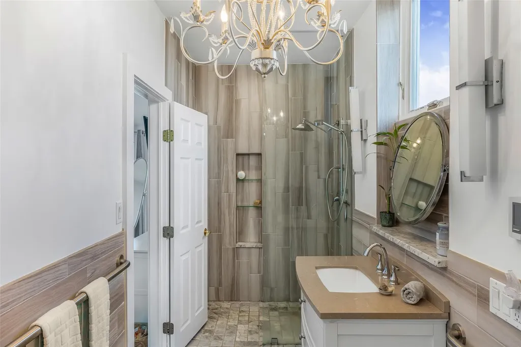 253 West Drive Copiague NY 11726