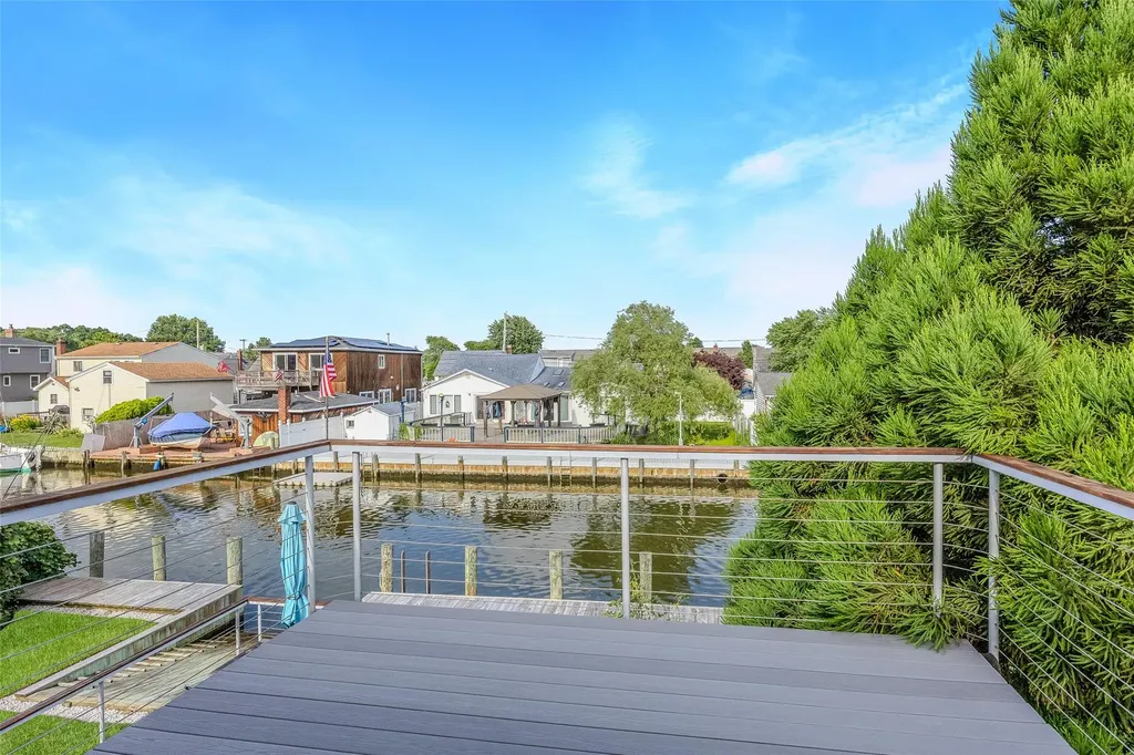 253 West Drive Copiague NY 11726