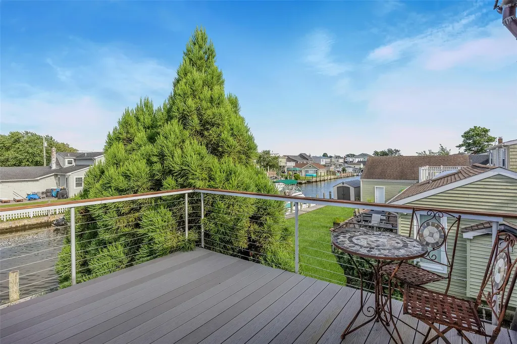 253 West Drive Copiague NY 11726