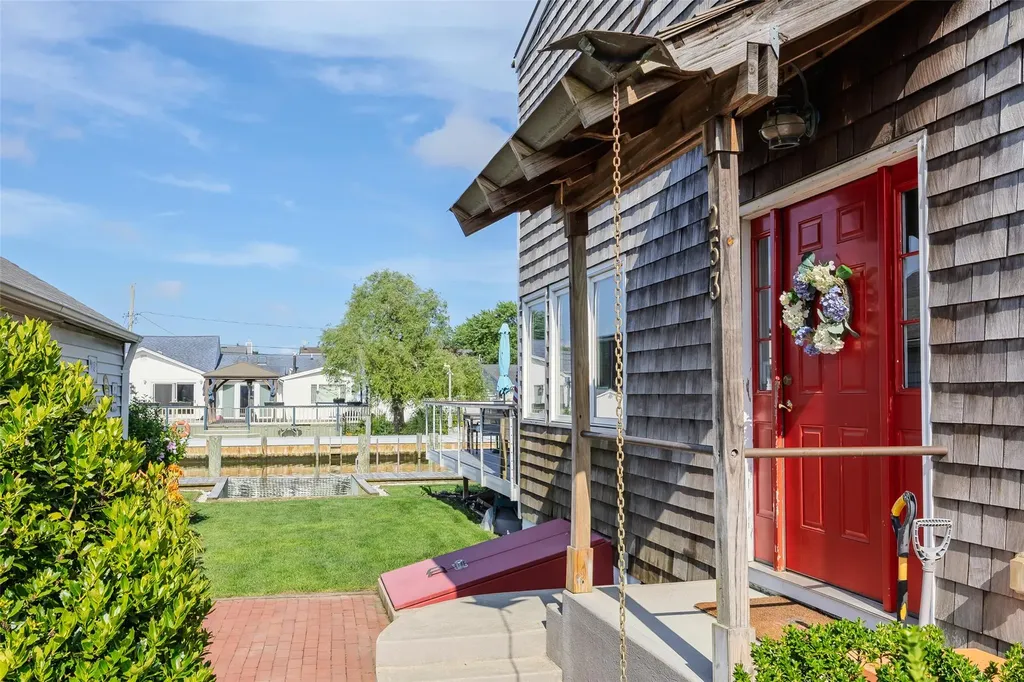 253 West Drive Copiague NY 11726