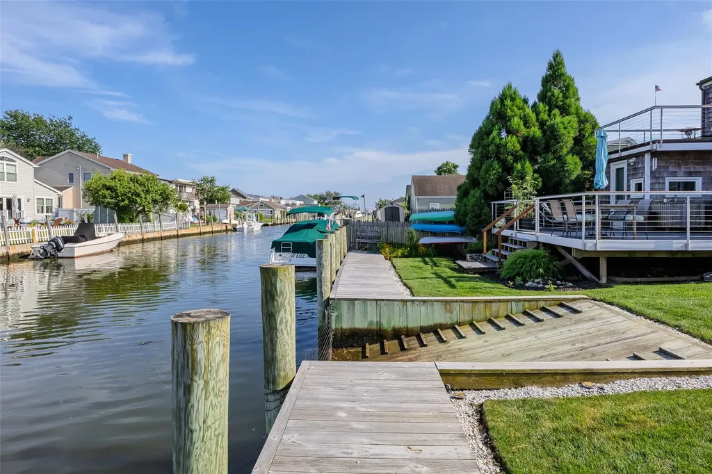 253 West Drive Copiague NY 11726