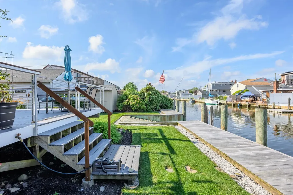 253 West Drive Copiague NY 11726