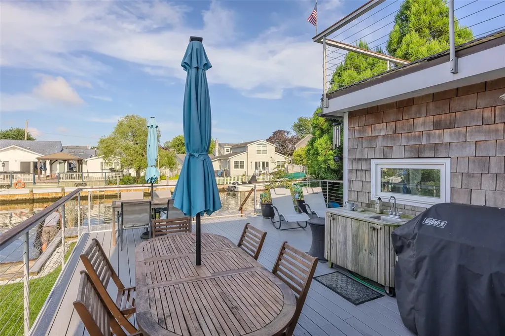 253 West Drive Copiague NY 11726