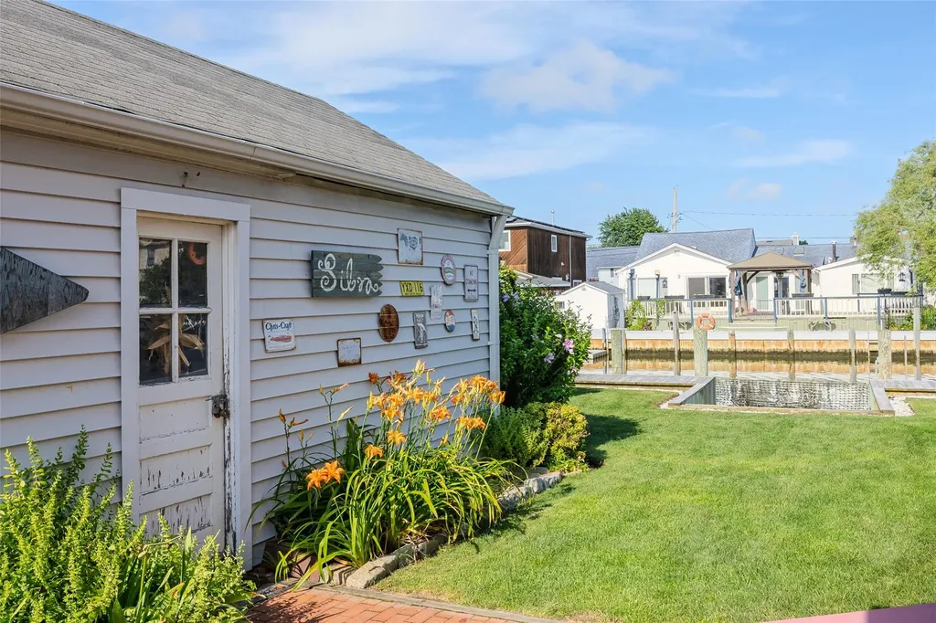 253 West Drive Copiague NY 11726