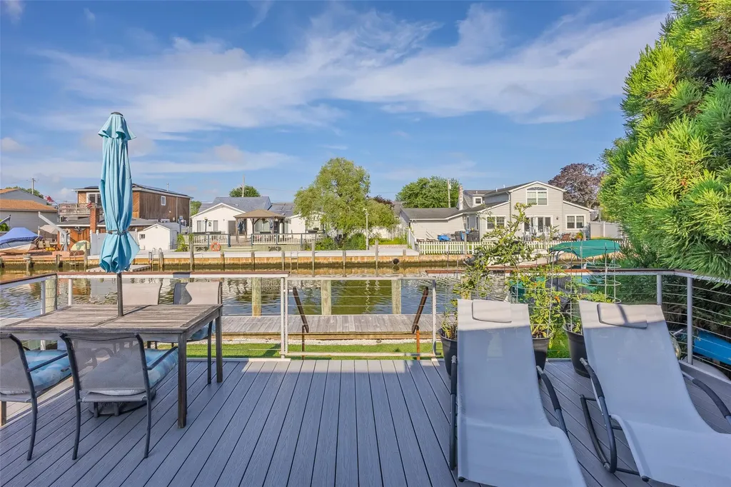 253 West Drive Copiague NY 11726